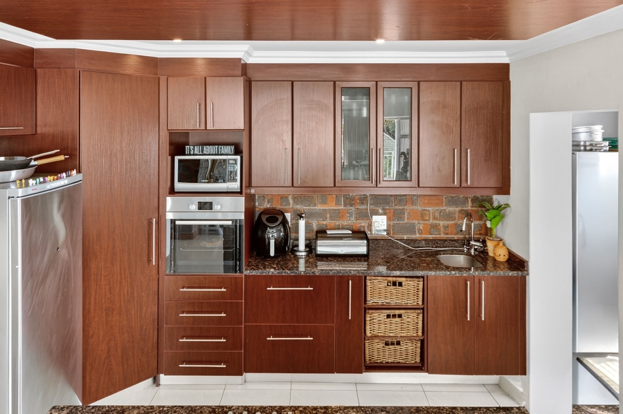 6 Bedroom Property for Sale in Olive Grove Western Cape